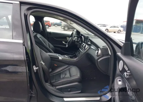 2017 Mercedes-Benz C 300 Luxury/Sport z USA, uszkodzony, nr VIN 55SWF4JB8HU200958